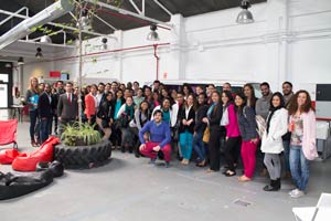 Los alumnos de Next IBS visitan garAJE, donde emprender es un trabajo de equipo