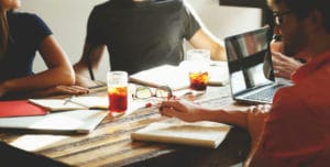 La confianza entre los empleados es una de las ventajas de las empresas familiares.