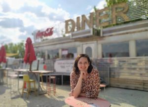 La exalumna Ave María Aguayo, responsable de Marketing del autocine más grande de Europa